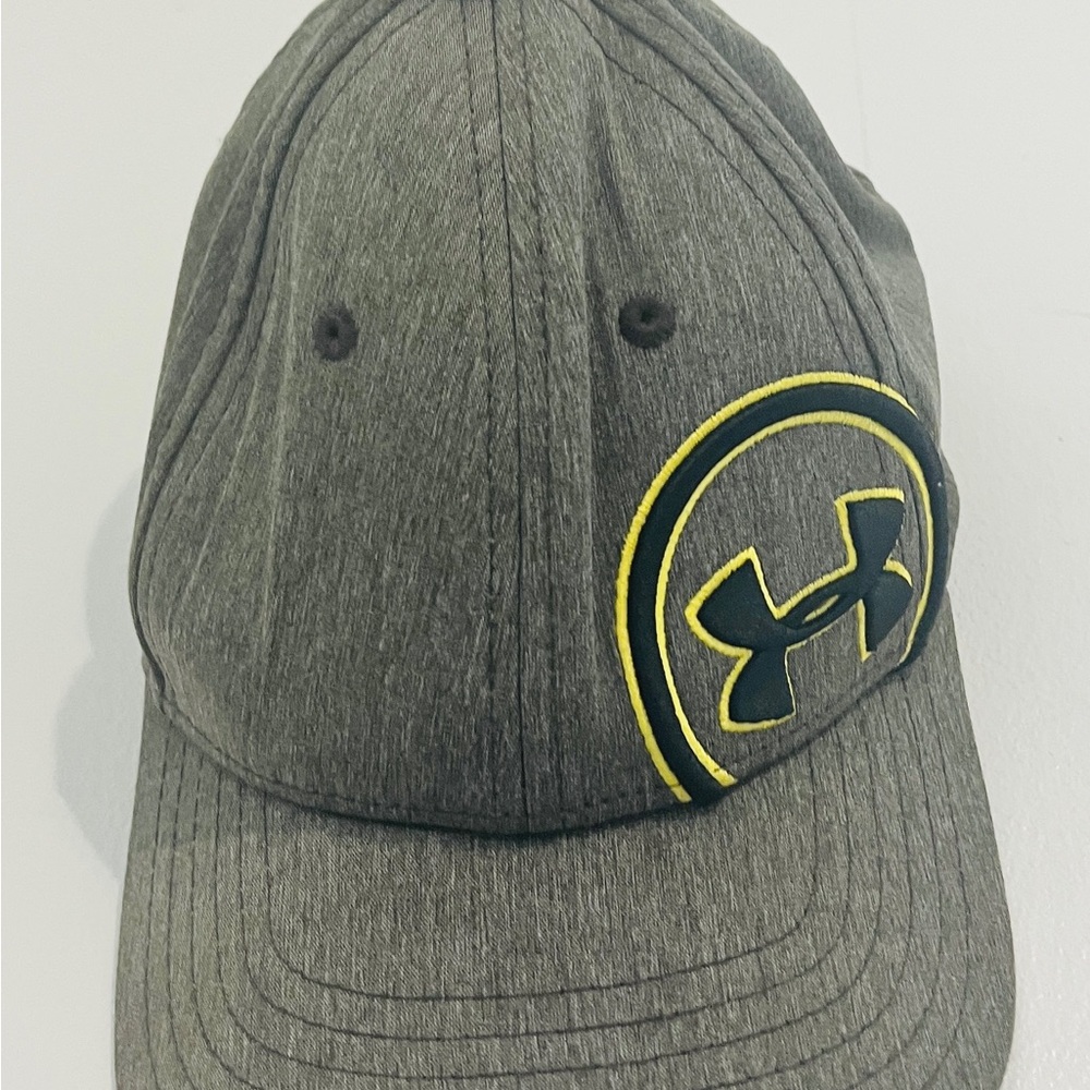 Youth under armour hat size small/med
